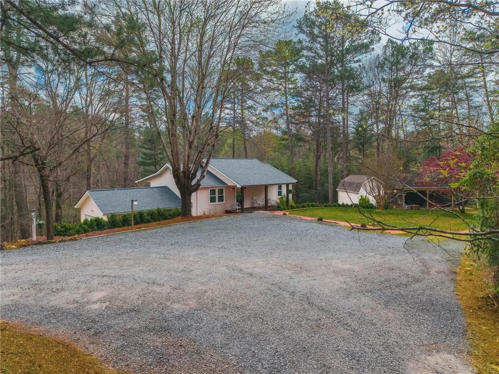 3 bedroom, 2 bathroom, 1,720 sq ft single family residence for sale at 365 Quarles Lane, Ellijay, GA 30540 — photo 2