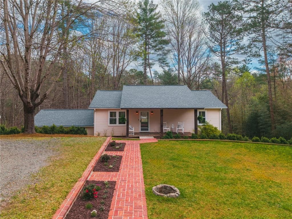 3 bedroom, 2 bathroom, 1,720 sq ft single family residence for sale at 365 Quarles Lane, Ellijay, GA 30540 — photo 4