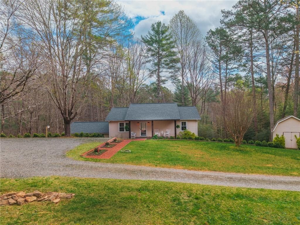 3 bedroom, 2 bathroom, 1,720 sq ft single family residence for sale at 365 Quarles Lane, Ellijay, GA 30540 — photo 5