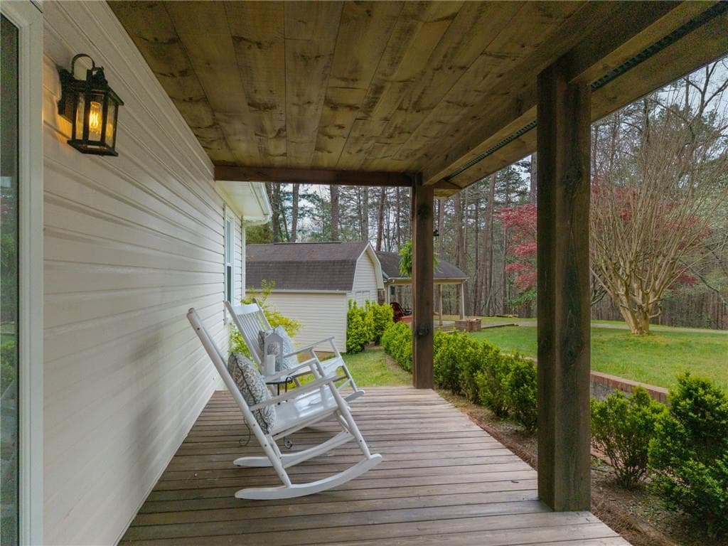 3 bedroom, 2 bathroom, 1,720 sq ft single family residence for sale at 365 Quarles Lane, Ellijay, GA 30540 — photo 6