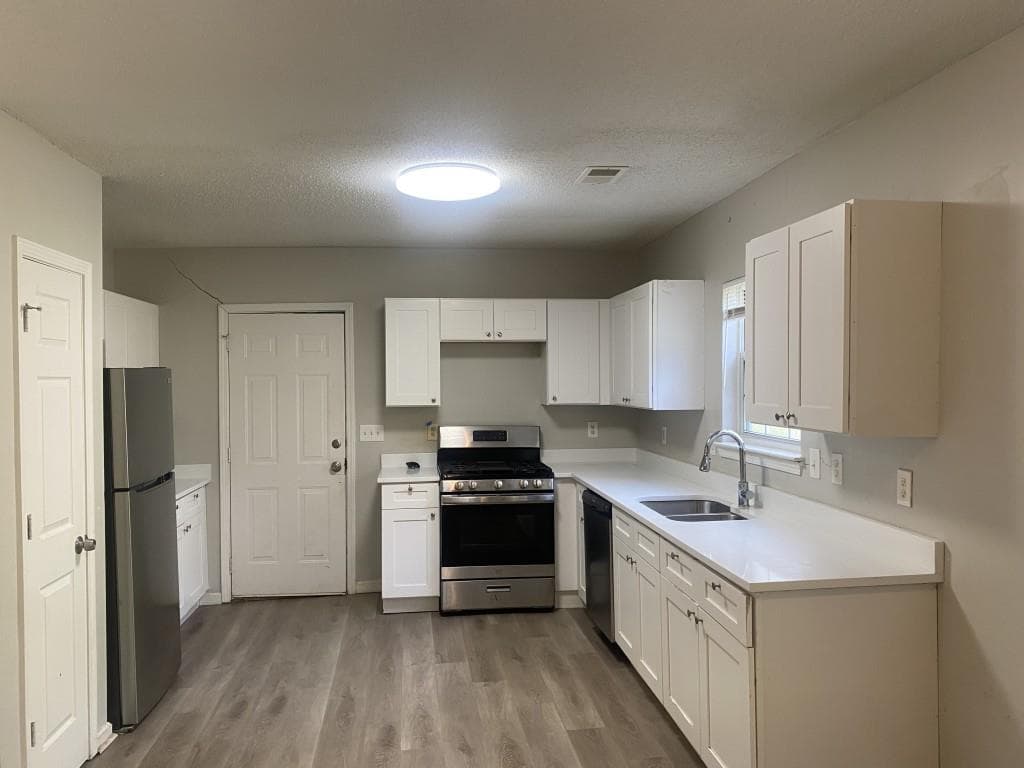 4 bedroom, 3 bathroom, 2,211 sq ft single family residence for sale at 5132 Meadows Lake Drive, Powder Springs, GA 30127 — photo 6