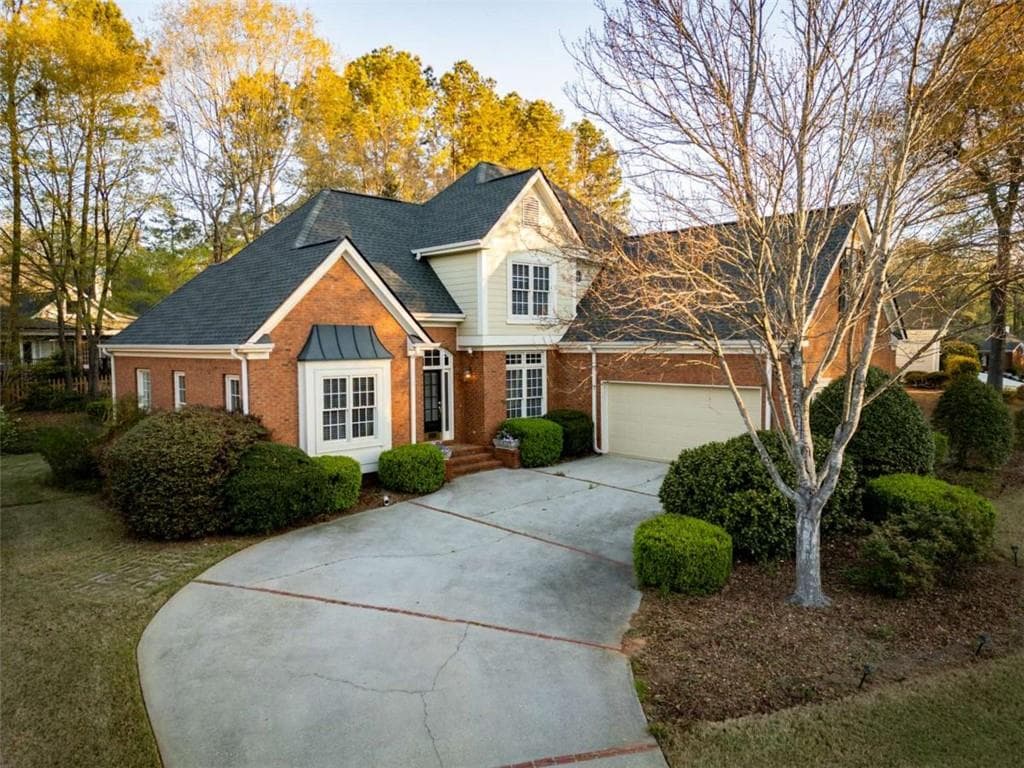 3 bedroom, 3 bathroom, 2,237 sq ft single family residence under contract at 8384 Fairway Drive, Covington, GA 30014