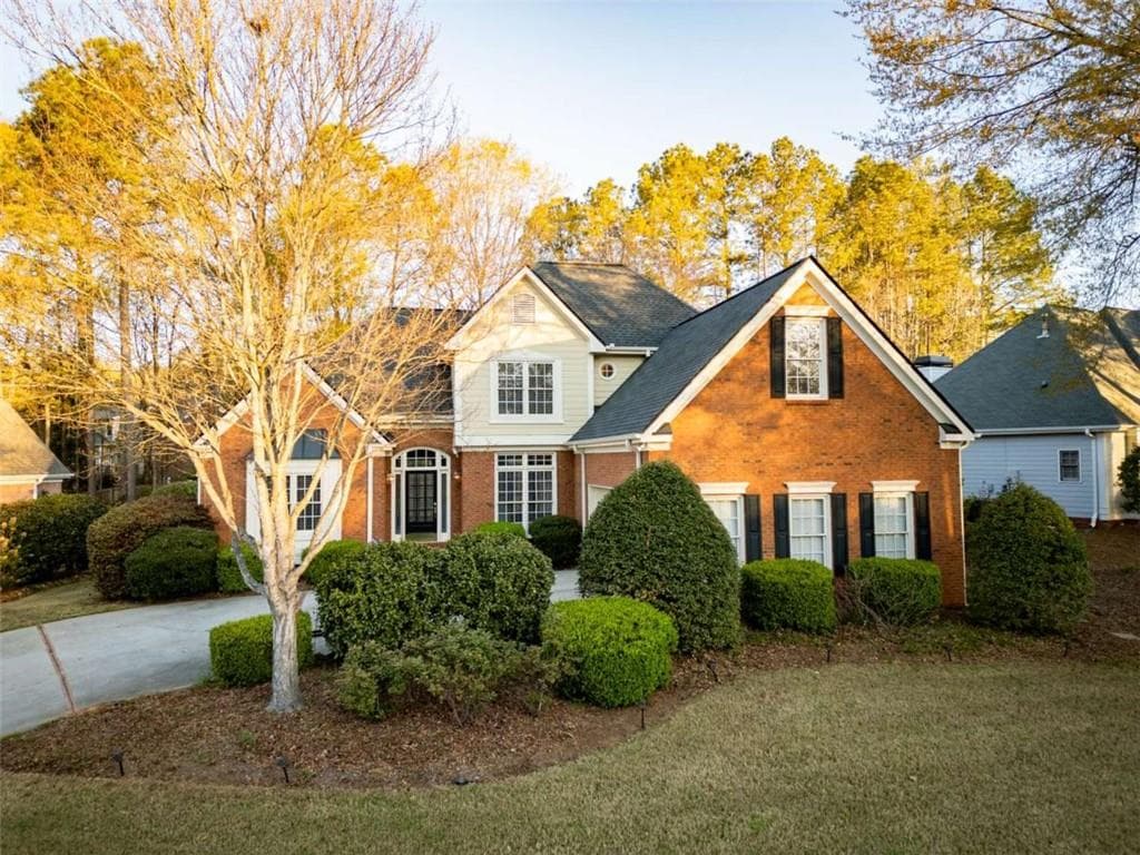3 bedroom, 3 bathroom, 2,237 sq ft single family residence under contract at 8384 Fairway Drive, Covington, GA 30014 — photo 2
