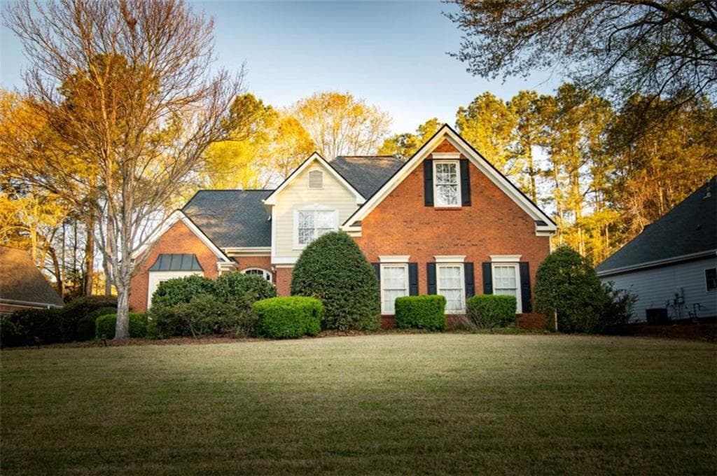 3 bedroom, 3 bathroom, 2,237 sq ft single family residence under contract at 8384 Fairway Drive, Covington, GA 30014 — photo 3