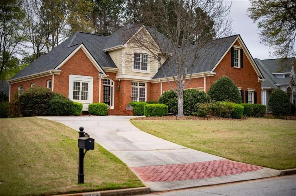 3 bedroom, 3 bathroom, 2,237 sq ft single family residence under contract at 8384 Fairway Drive, Covington, GA 30014 — photo 5