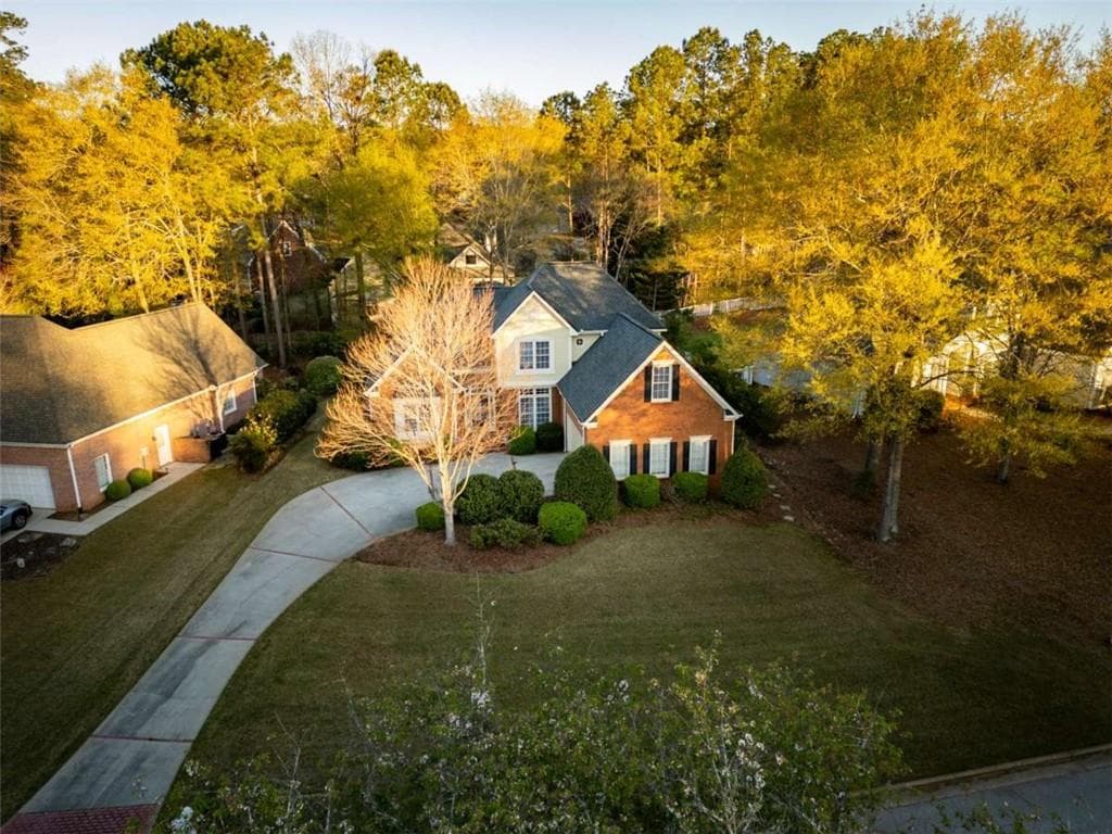 3 bedroom, 3 bathroom, 2,237 sq ft single family residence under contract at 8384 Fairway Drive, Covington, GA 30014 — photo 6