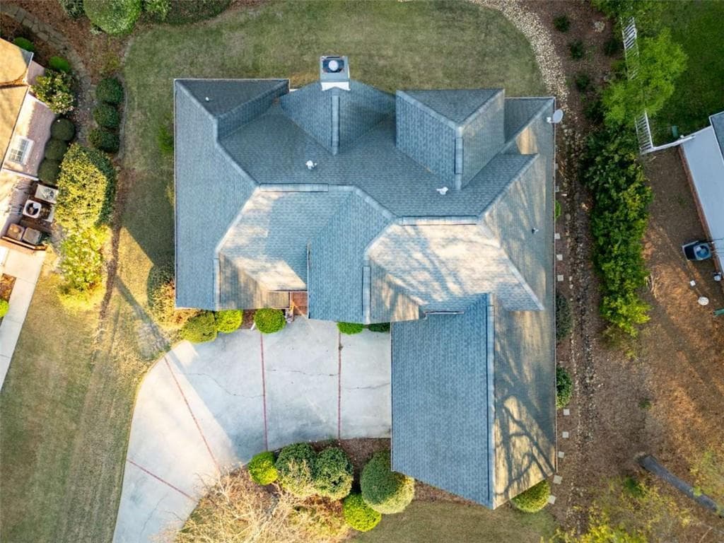 3 bedroom, 3 bathroom, 2,237 sq ft single family residence under contract at 8384 Fairway Drive, Covington, GA 30014 — photo 10