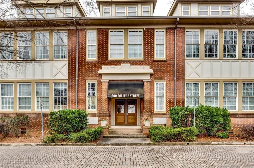 1 bedroom, 1 bathroom, 943 sq ft condominium sold at 600 College Street 101, Atlanta, GA 30354