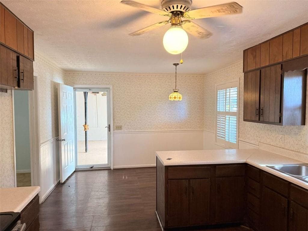 3 bedroom, 3 bathroom, 2,029 sq ft single family residence under contract at 2153 Kings Forest Drive, Conyers, GA 30013 — photo 5