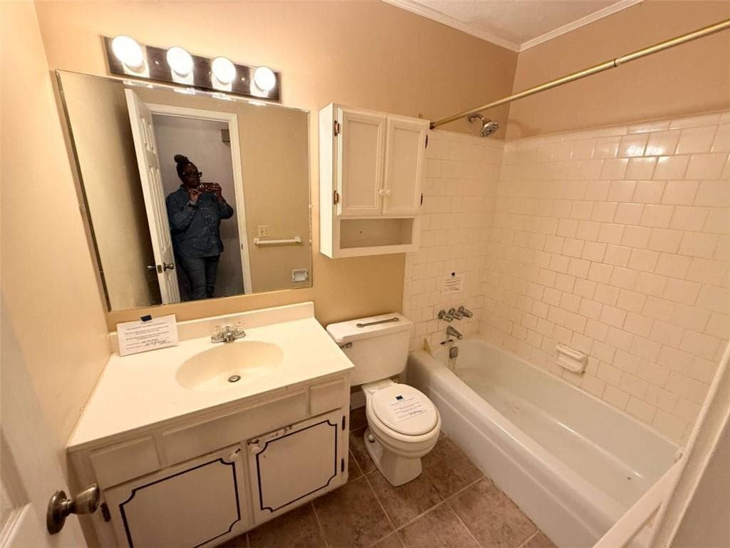 3 bedroom, 3 bathroom, 2,029 sq ft single family residence under contract at 2153 Kings Forest Drive, Conyers, GA 30013 — photo 6