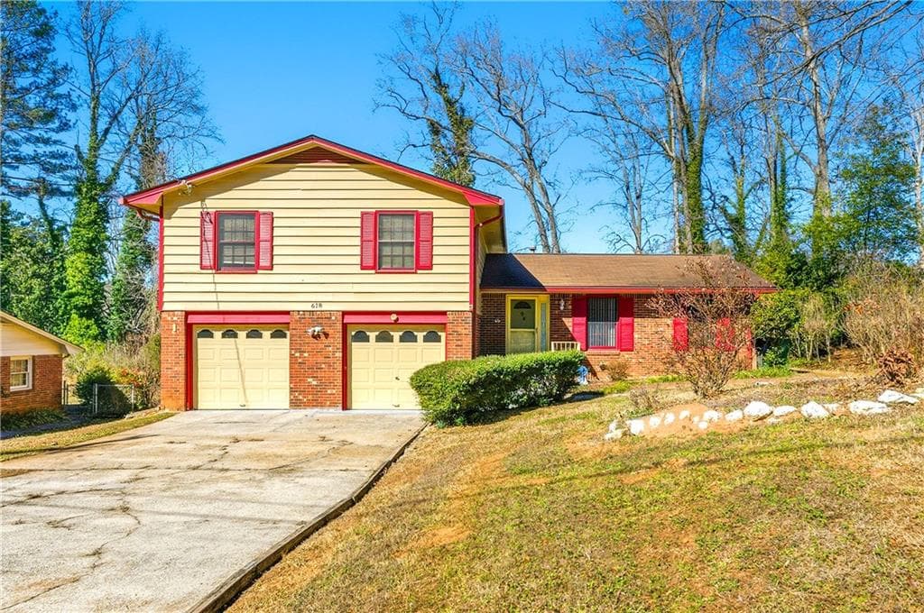 618 ROCKBOROUGH Drive, Stone Mountain, GA 30083 — most recent listing photo