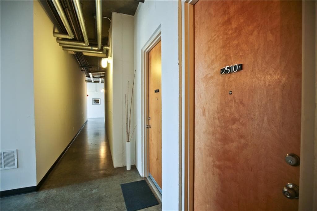 1 bedroom, 1 bathroom, 1,090 sq ft condominium for sale at 123 Luckie Street 2510, Atlanta, GA 30303 — photo 2