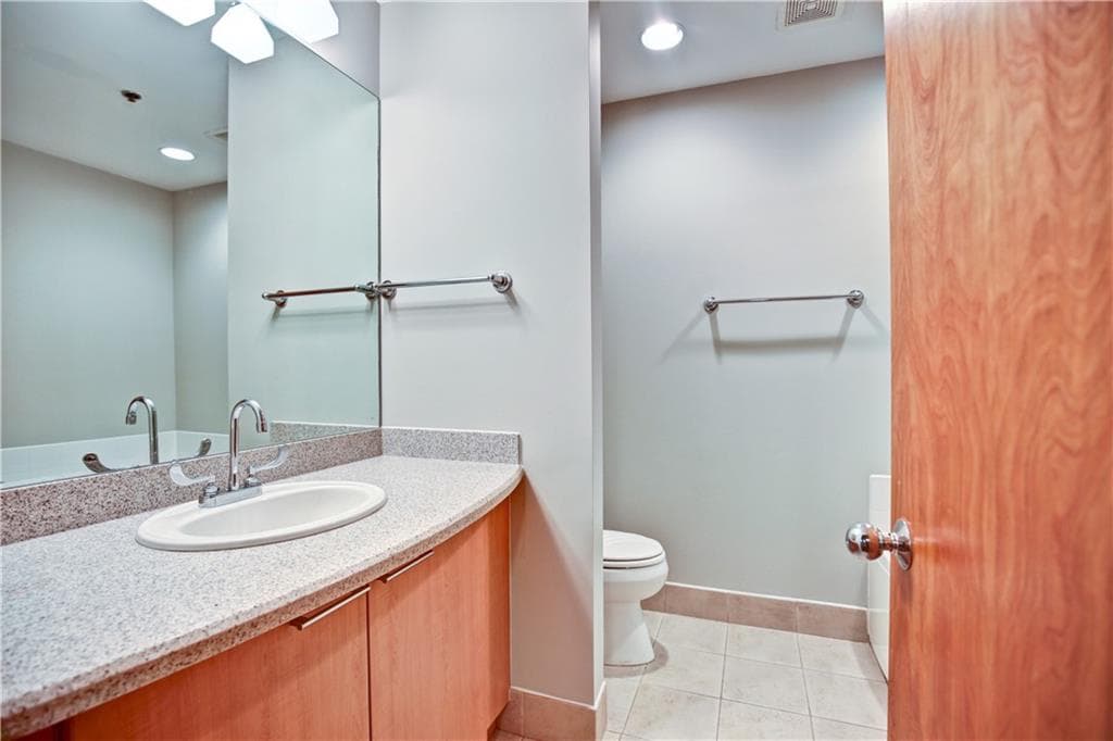 1 bedroom, 1 bathroom, 1,090 sq ft condominium for sale at 123 Luckie Street 2510, Atlanta, GA 30303 — photo 9