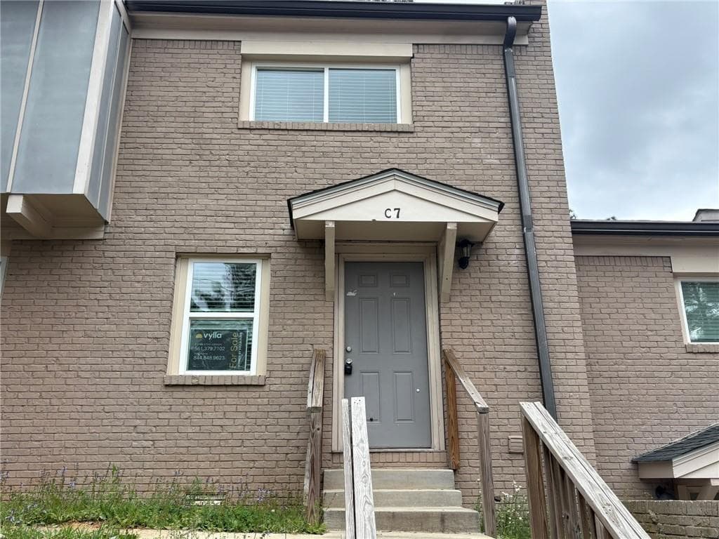 2 bedroom, 2 bathroom, 1,728 sq ft townhouse for sale at 2604 Campbellton Road C7, Atlanta, GA 30311