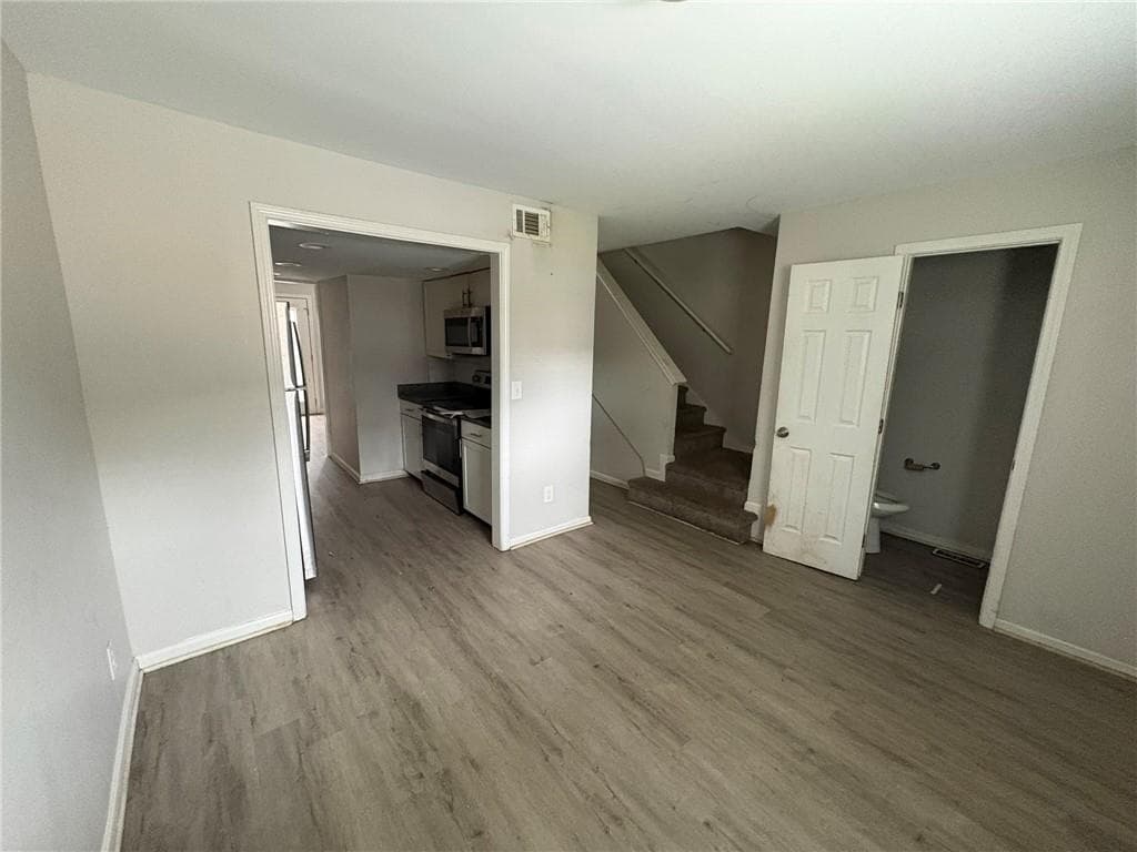 2 bedroom, 2 bathroom, 1,728 sq ft townhouse for sale at 2604 Campbellton Road C7, Atlanta, GA 30311 — photo 2