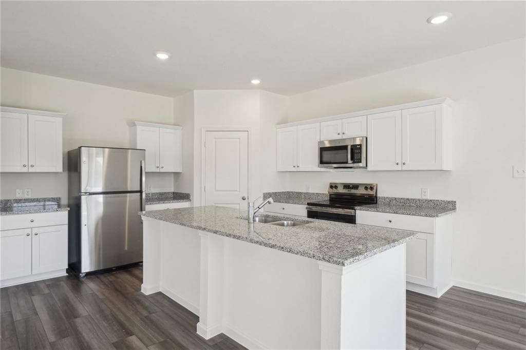 5 bedroom, 5 bathroom, 3,131 sq ft single family residence under contract at 445 Corricella Court, Mcdonough, GA 30253 — photo 10