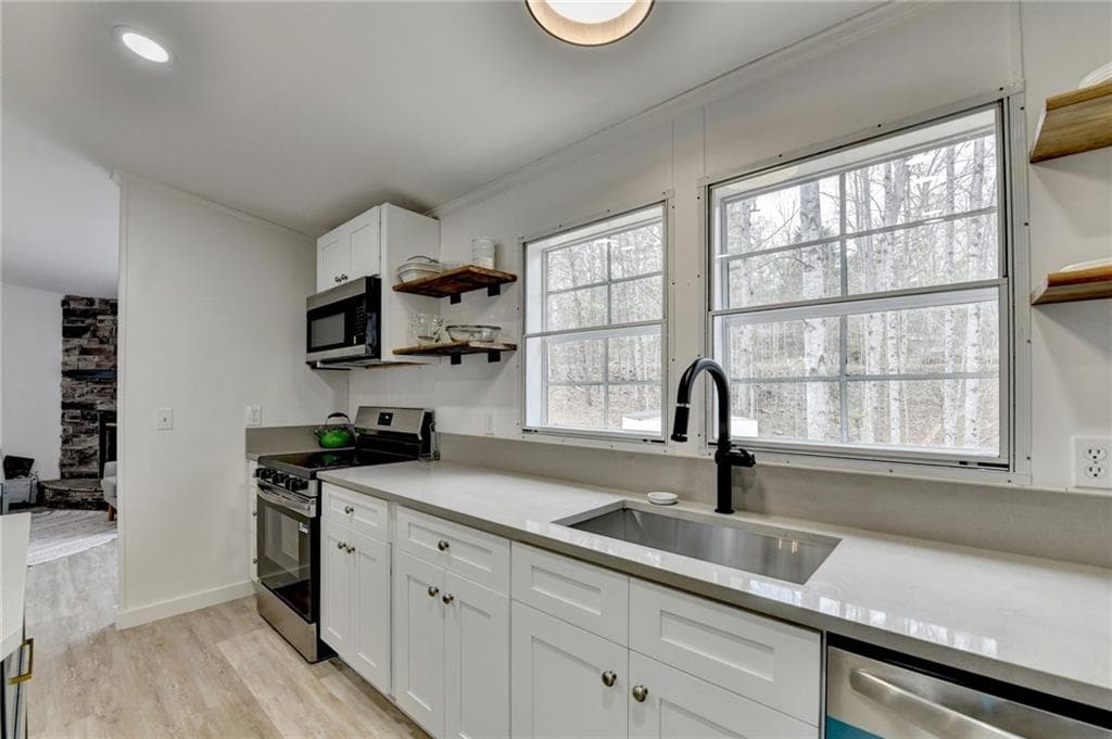 3 bedroom, 2 bathroom, 1,680 sq ft single family residence for sale at 85 Betts Mine Road, Dawsonville, GA 30534 — photo 2