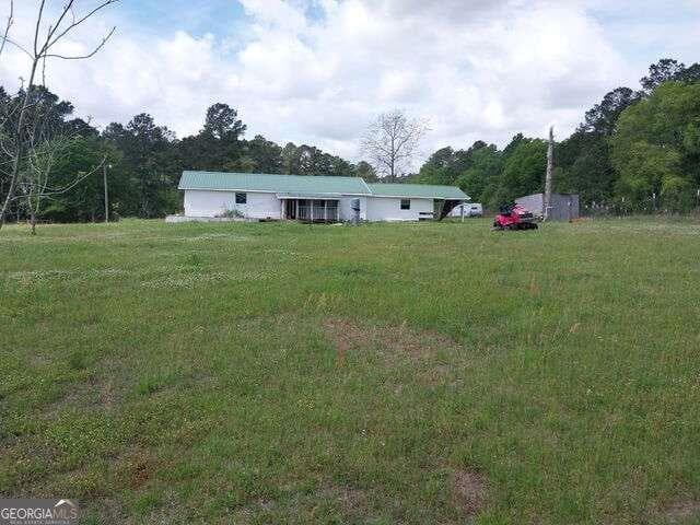 5 bedroom, 3 bathroom, 1,880 sq ft single family residence for sale at 152 Seaweed Road, Fitzgerald, GA 31750