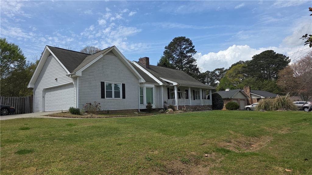 3 bedroom, 3 bathroom, 2,137 sq ft single family residence for sale at 3033 Skyland Drive, Snellville, GA 30078 — photo 2