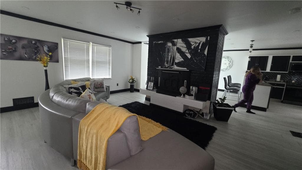 3 bedroom, 3 bathroom, 2,137 sq ft single family residence for sale at 3033 Skyland Drive, Snellville, GA 30078 — photo 3