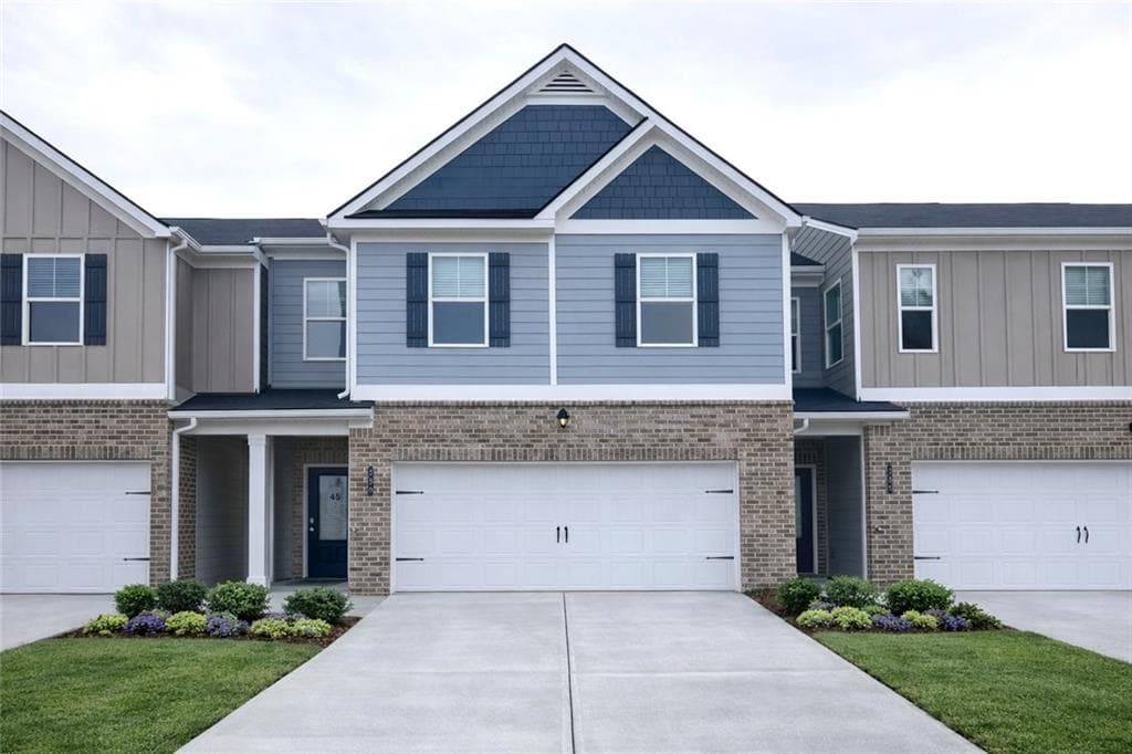 3 bedroom, 3 bathroom, 1,805 sq ft townhouse for sale at 6355 Warbler Court, Morrow, GA 30260