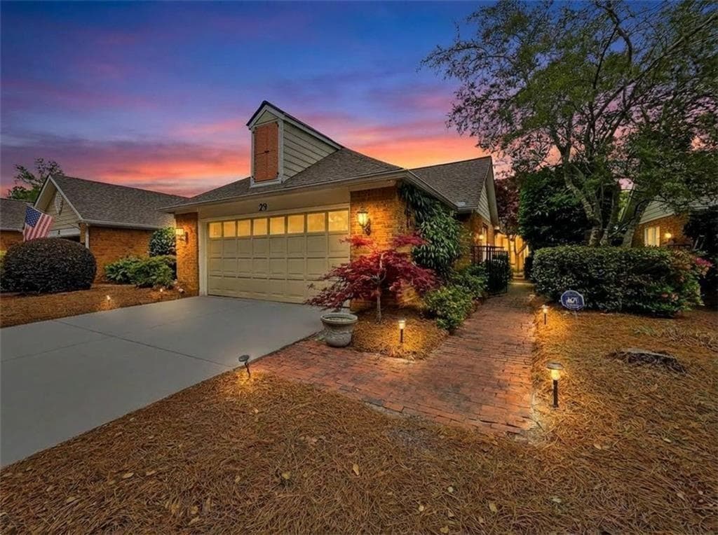 3 bedroom, 2 bathroom, 2,341 sq ft townhouse under contract at 29 Lake Villa Drive, Roswell, GA 30076 — photo 2