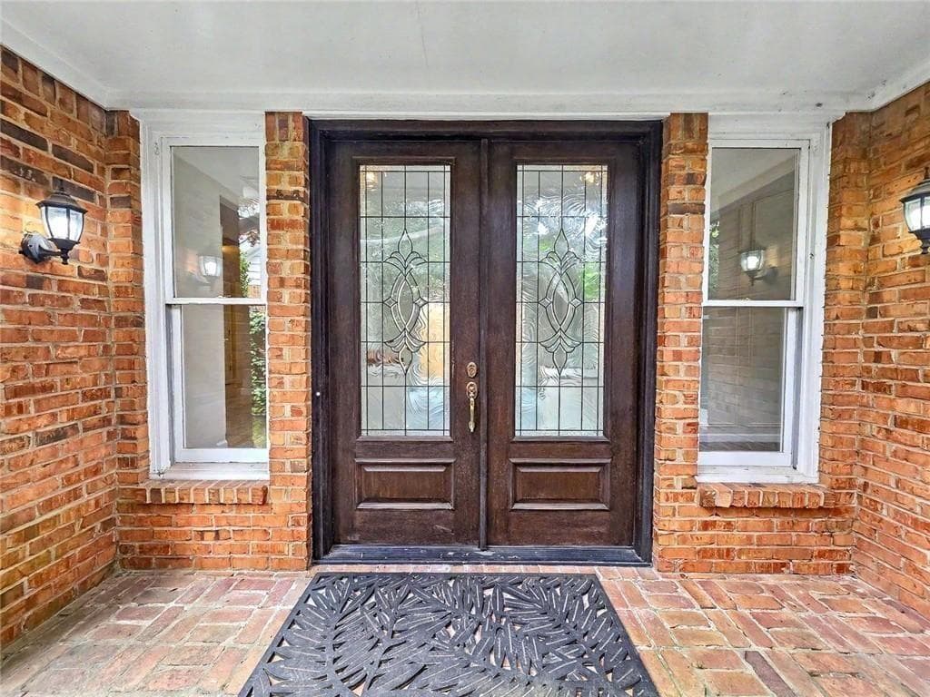 3 bedroom, 2 bathroom, 2,341 sq ft townhouse under contract at 29 Lake Villa Drive, Roswell, GA 30076 — photo 5