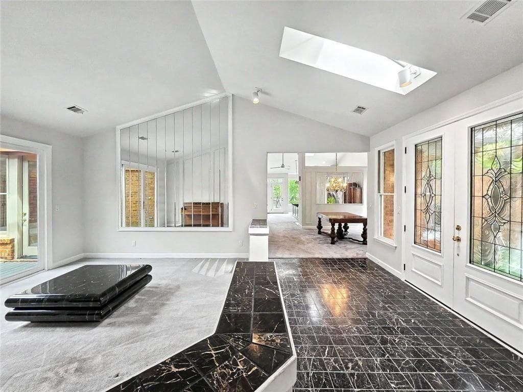 3 bedroom, 2 bathroom, 2,341 sq ft townhouse under contract at 29 Lake Villa Drive, Roswell, GA 30076 — photo 8