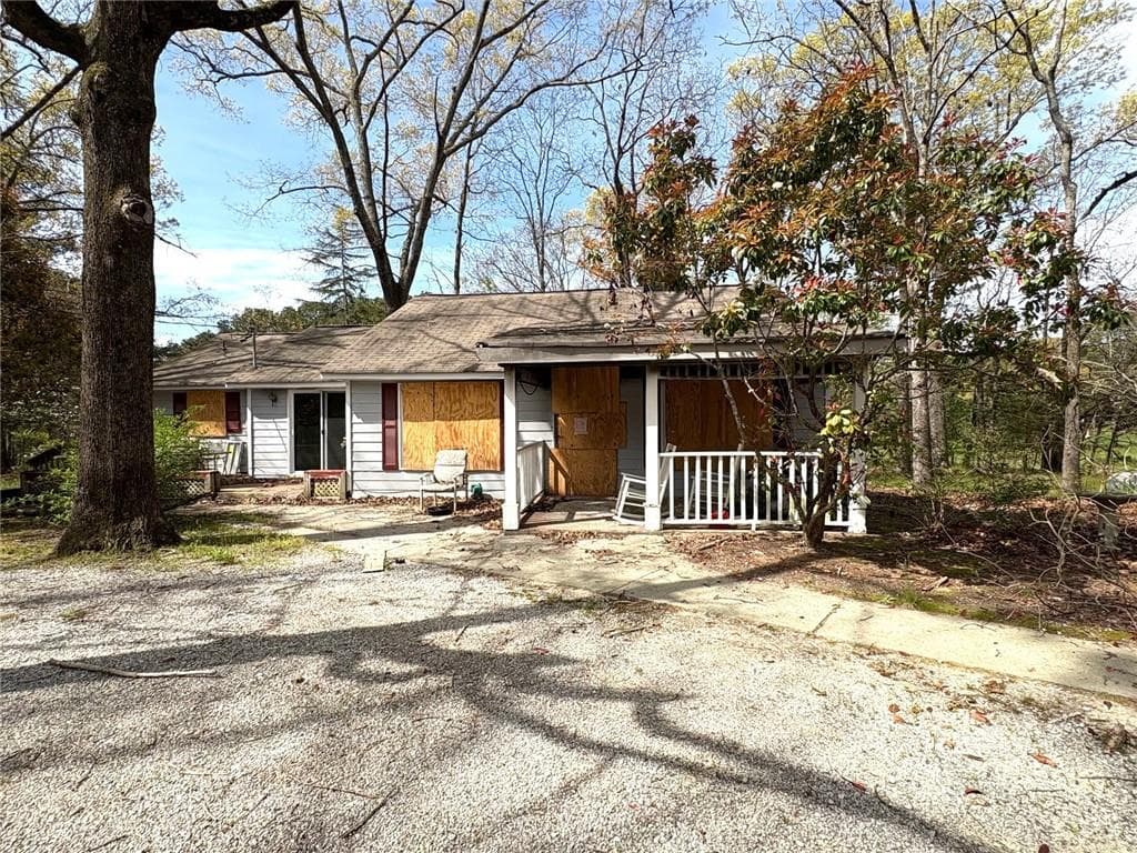 3 bedroom, 1 bathroom, 1,214 sq ft single family residence under contract at 1519 New Hope Road, Lawrenceville, GA 30045