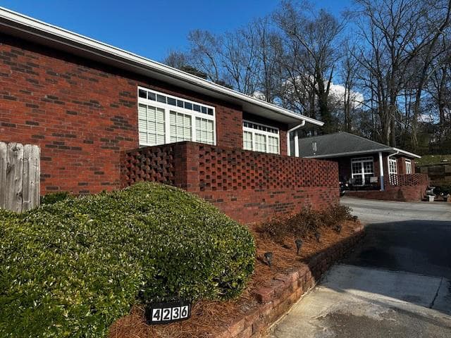 2 bedroom, 2 bathroom, 1,354 sq ft condominium under contract at 4236 Pondview Way 48, Oakwood, GA 30566 — photo 4