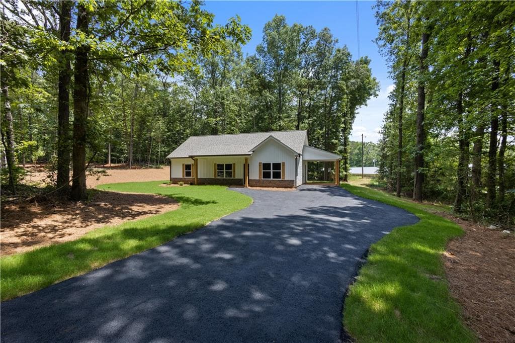 3 bedroom, 2 bathroom, 1,297 sq ft single family residence sold at 1181 Drummond Road, Lindale, GA 30147