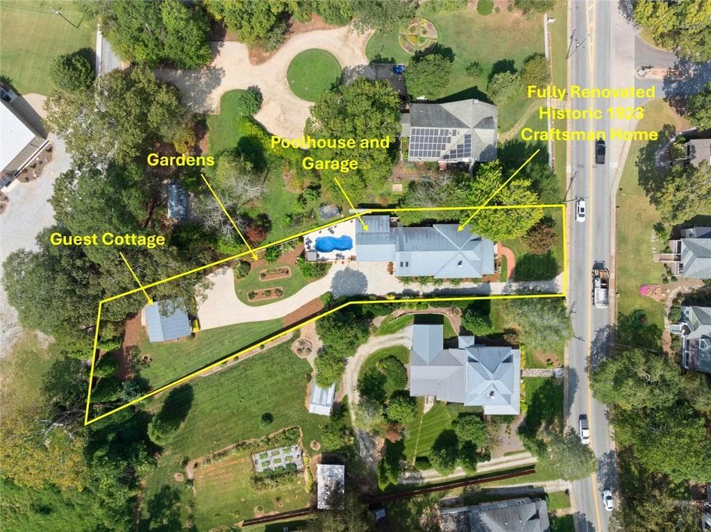 5 bedroom, 5 bathroom, 3,978 sq ft single family residence under contract at 745 Washington Street, Clarkesville, GA 30523 — photo 2