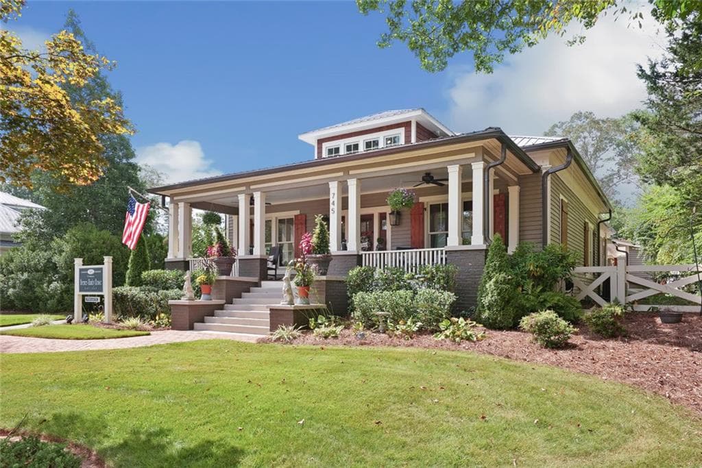 5 bedroom, 5 bathroom, 3,978 sq ft single family residence under contract at 745 Washington Street, Clarkesville, GA 30523 — photo 3