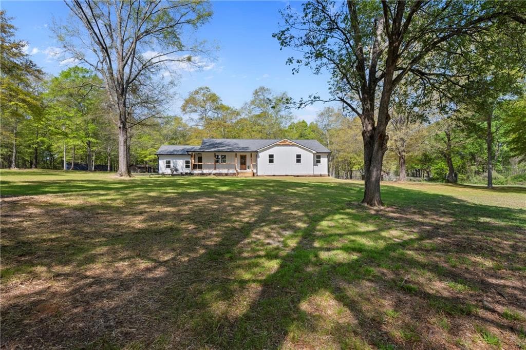 3 bedroom, 3 bathroom, 2,400 sq ft single family residence for sale at 401 Coleman Drive, Statham, GA 30666 — photo 2
