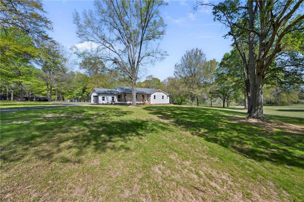 3 bedroom, 3 bathroom, 2,400 sq ft single family residence for sale at 401 Coleman Drive, Statham, GA 30666 — photo 3