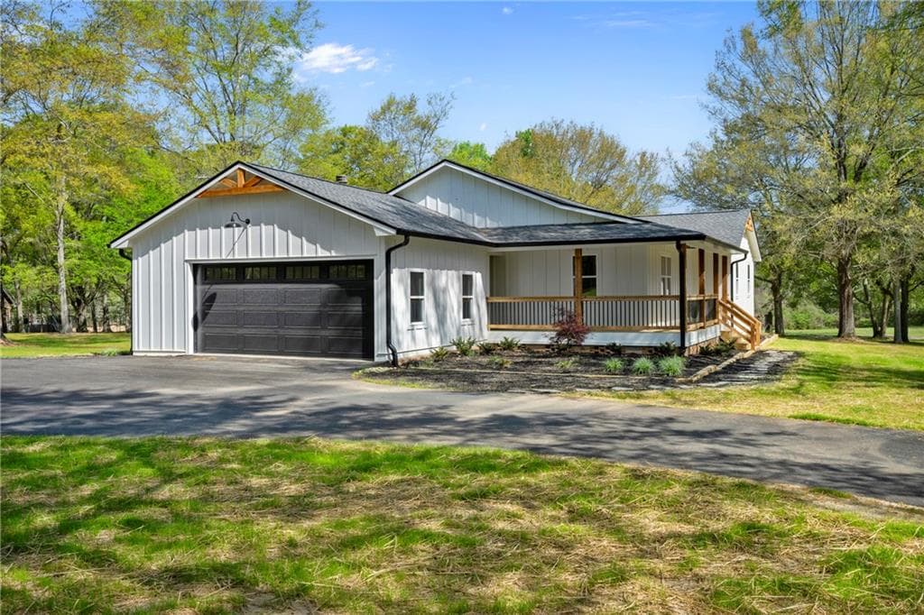 3 bedroom, 3 bathroom, 2,400 sq ft single family residence for sale at 401 Coleman Drive, Statham, GA 30666 — photo 6
