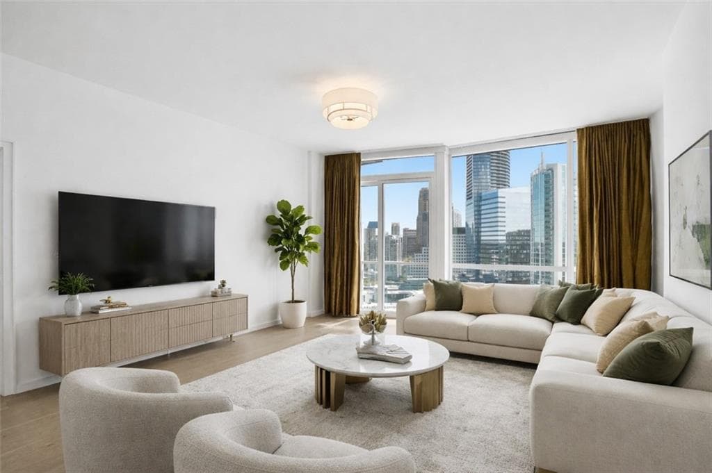 1 bedroom, 1 bathroom, 928 sq ft condominium sold at 3325 Piedmont Road 1808, Atlanta, GA 30305