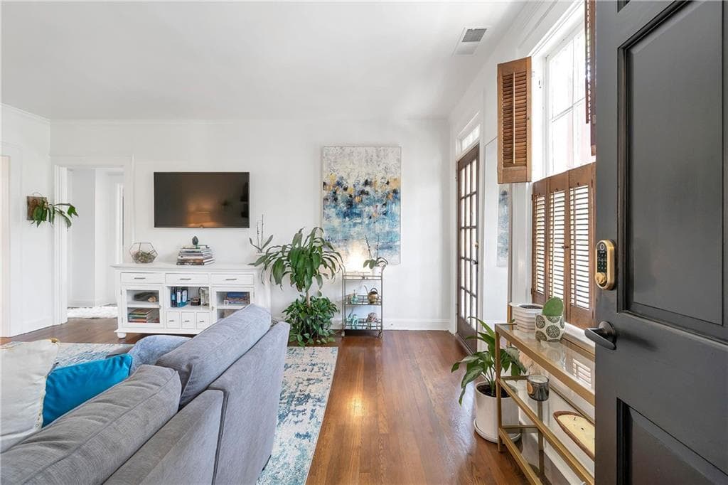 2 bedroom, 1 bathroom, 1,151 sq ft condominium for sale at 2214 Peachtree Road A5, Atlanta, GA 30309 — photo 3
