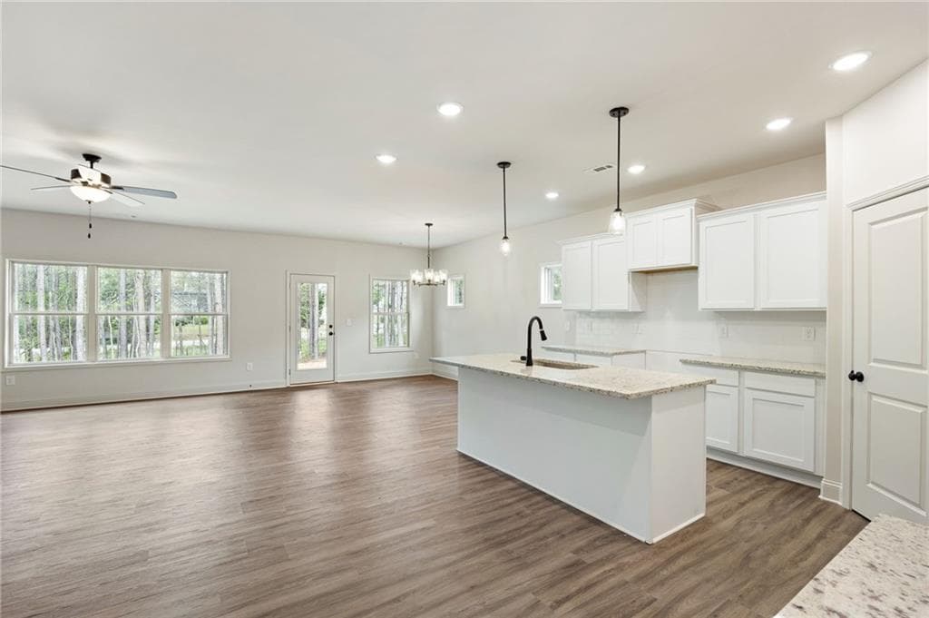 4 bedroom, 3 bathroom, 2,329 sq ft single family residence under contract at 354 Gainesborough Drive, Dallas, GA 30157 — photo 5