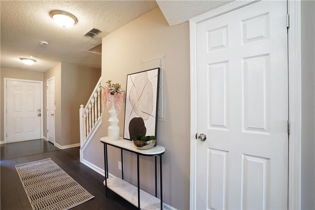 4 bedroom, 3 bathroom, 1,836 sq ft townhouse under contract at 5338 Creekview Lane, Morrow, GA 30260 — photo 6
