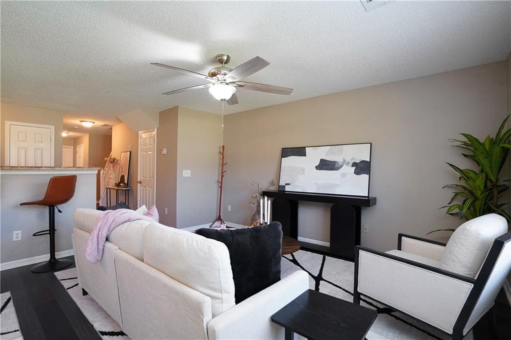 4 bedroom, 3 bathroom, 1,836 sq ft townhouse under contract at 5338 Creekview Lane, Morrow, GA 30260 — photo 7