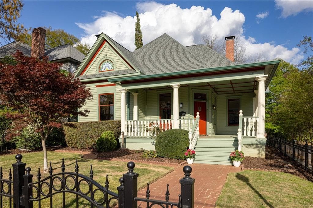 3 bedroom, 2 bathroom, 2,401 sq ft single family residence sold at 374 Park Avenue, Atlanta, GA 30312