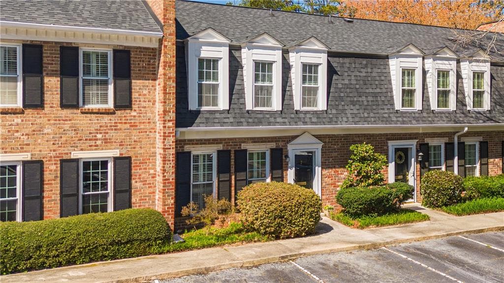 2 bedroom, 3 bathroom, 1,320 sq ft townhouse sold at 7 Scotland Place, Atlanta, GA 30318