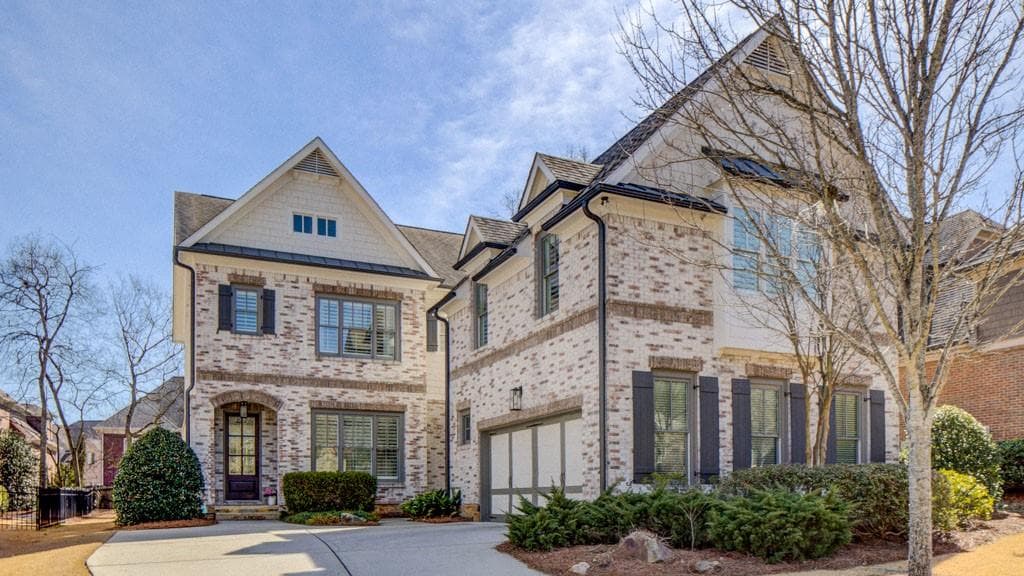 5 bedroom, 5 bathroom, 3,830 sq ft single family residence sold at 2726 Vinings Orchard Circle, Atlanta, GA 30339