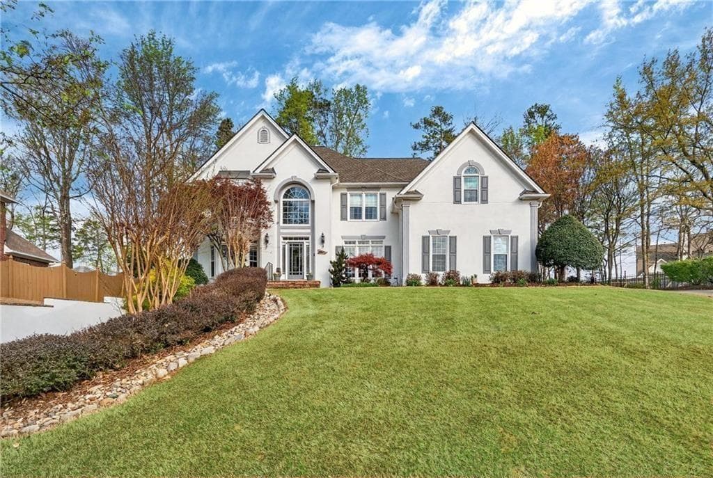6 bedroom, 5 bathroom, 5,187 sq ft single family residence sold at 3331 Aylesbury Court, Roswell, GA 30075