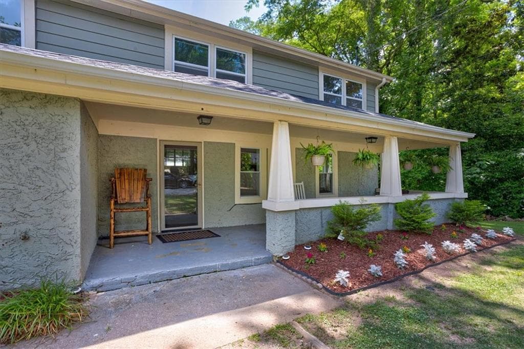 5 bedroom, 3 bathroom, 2,112 sq ft single family residence for sale at 174 Rivertown Road, Fairburn, GA 30213 — photo 2