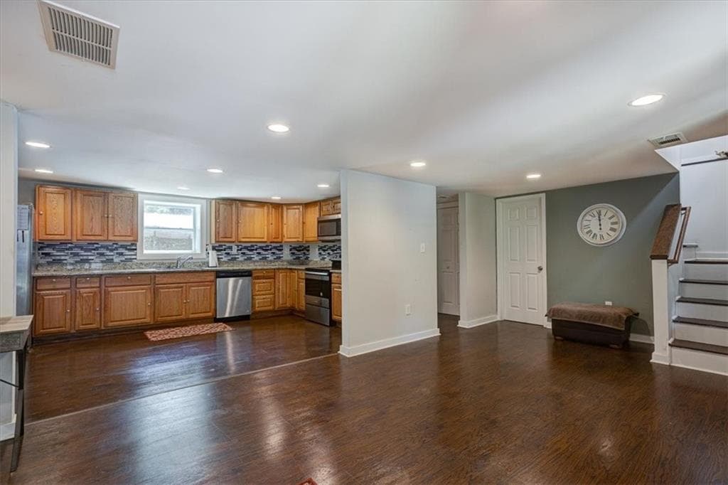 5 bedroom, 3 bathroom, 2,112 sq ft single family residence for sale at 174 Rivertown Road, Fairburn, GA 30213 — photo 3