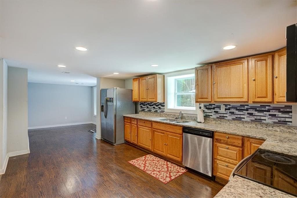 5 bedroom, 3 bathroom, 2,112 sq ft single family residence for sale at 174 Rivertown Road, Fairburn, GA 30213 — photo 5