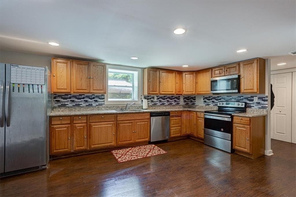 5 bedroom, 3 bathroom, 2,112 sq ft single family residence for sale at 174 Rivertown Road, Fairburn, GA 30213 — photo 6