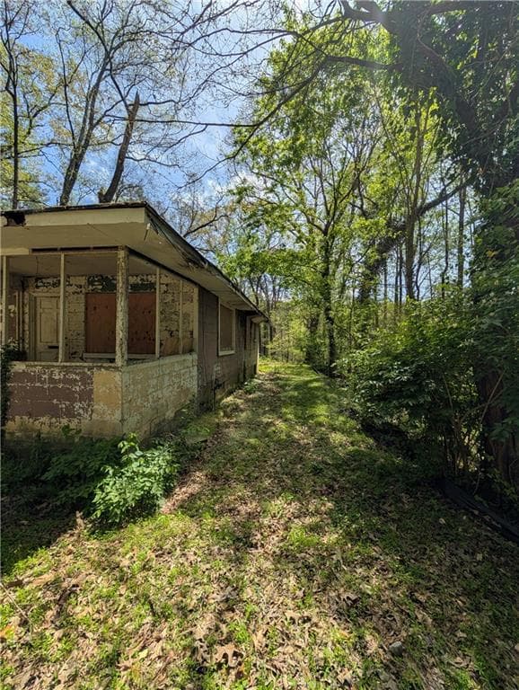 2 bedroom, 1 bathroom, 884 sq ft single family residence for sale at 2206 Mack Drive, Atlanta, GA 30318 — photo 2